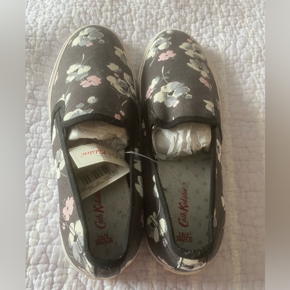 Cath Kidston Classic SlipOn Primrose Spray-New In Box